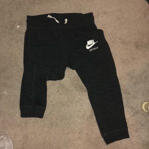 Nike Cropped Sweatpants